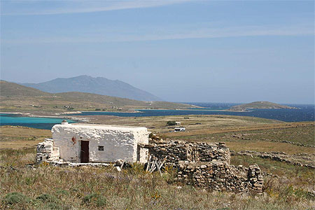 Ile voisine de Delos : ile de Rhinia Ile voisine de Delos : ile de Rhinia
