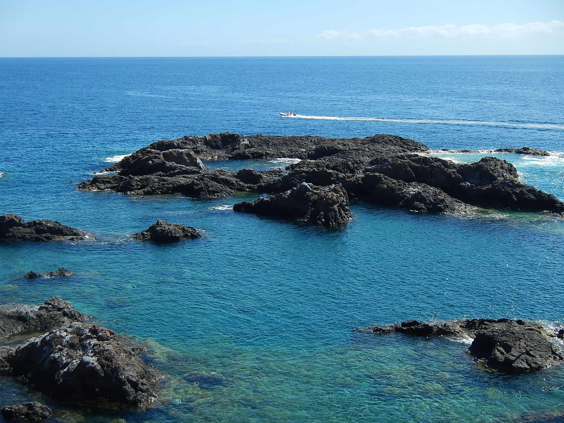 Les eaux turquoises de Puerto de Santiago Les eaux turquoises de Puerto de Santiago