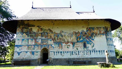 Vue extérieure du monastère d'Arbore, en Roumanie
