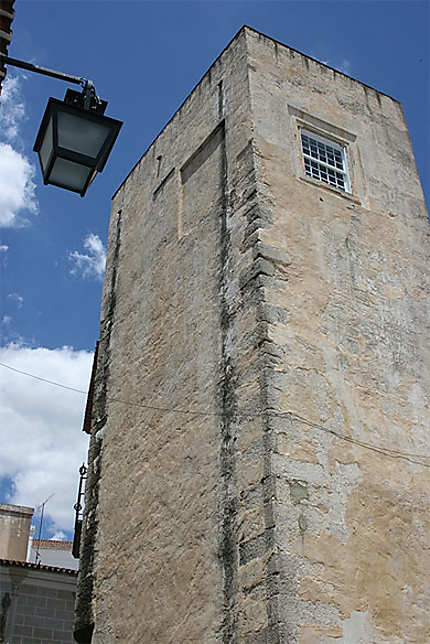 Une tour à Evora