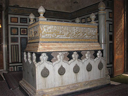 Tombeau dans la Mosquée Al-Rifaï Tombeau dans la Mosquée Al-Rifaï