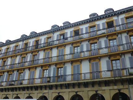 Fenêtres numérotées à Donostia