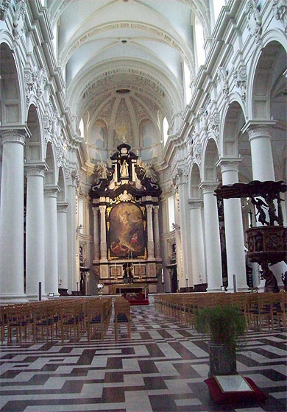 Sint-Walburgakerk : intérieur