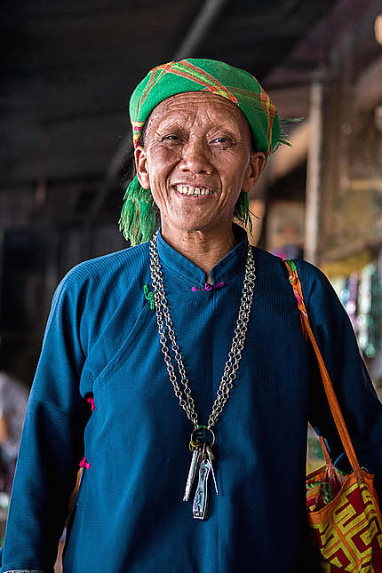 Femme âgée d'une ethnie montagnarde