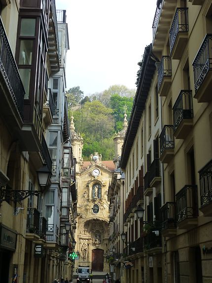 Eglise au fond de la rue à Donostia