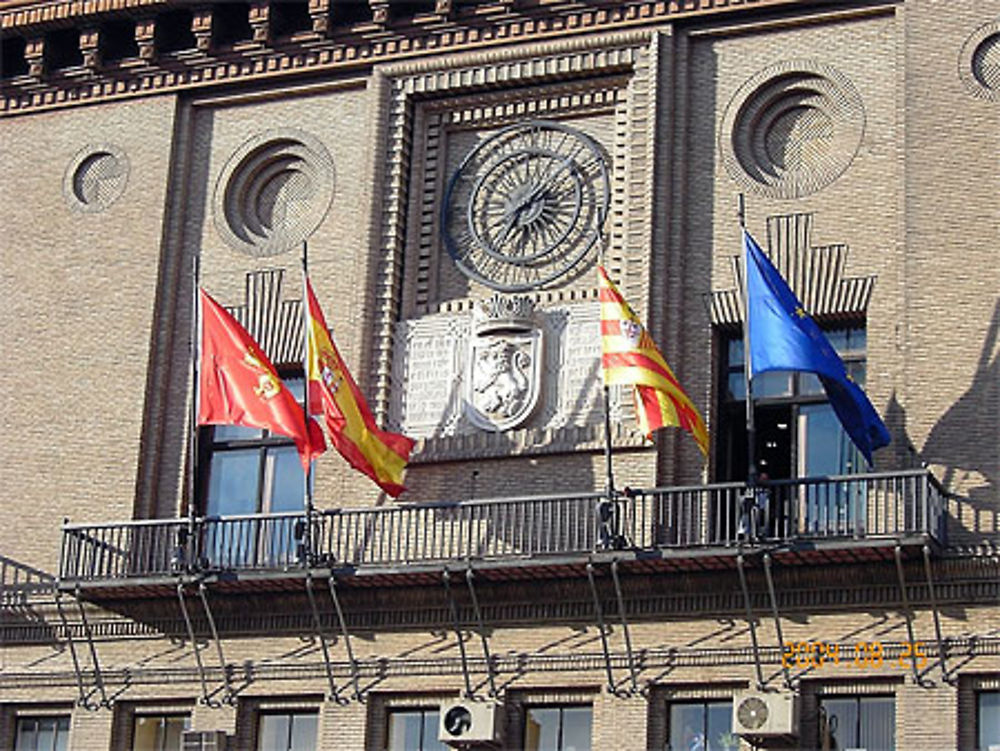 L'hôtel de ville Place du Pilar