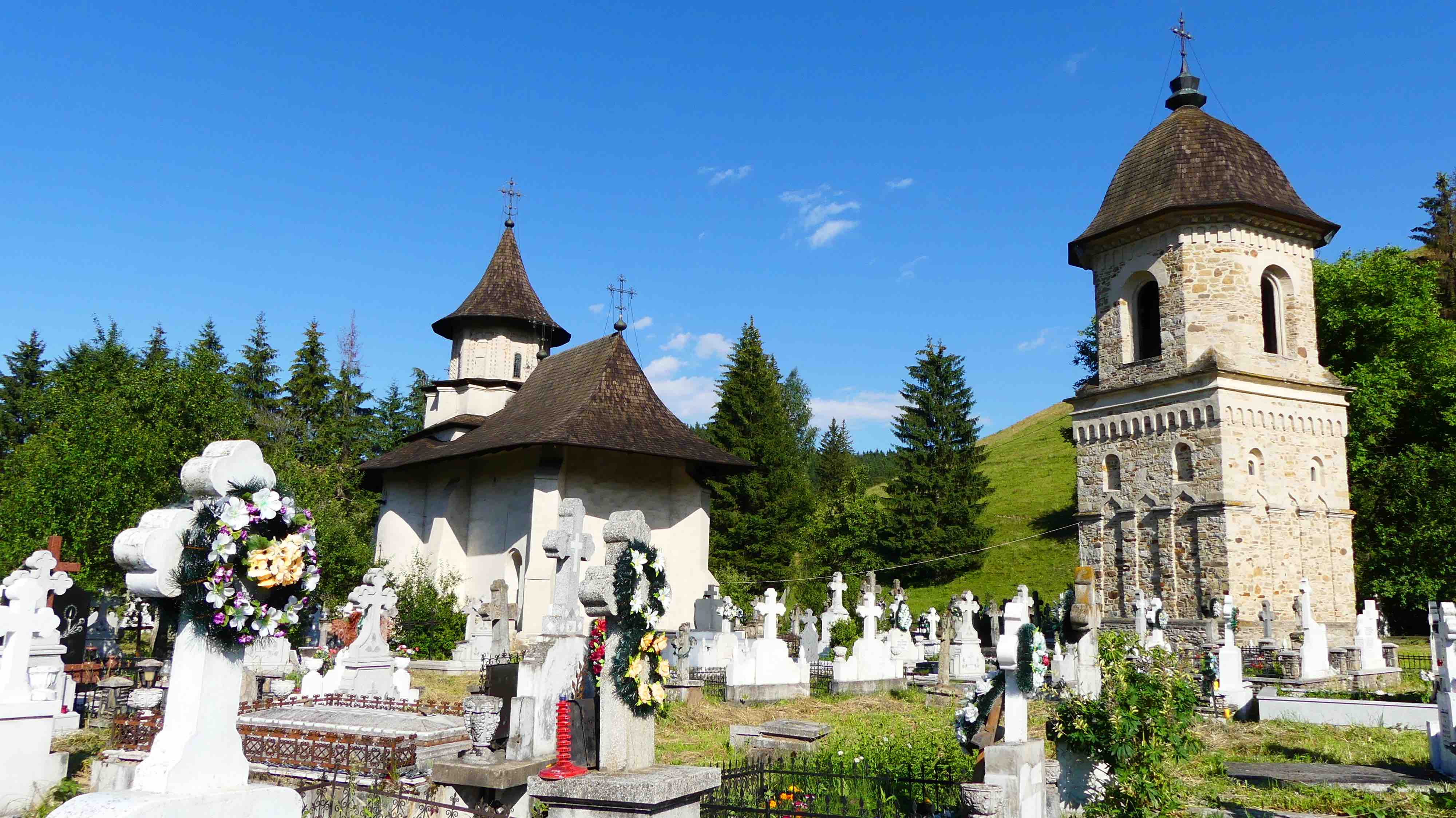 Eglise accolée au monastère de Sucevita Eglise accolée au monastère de Sucevita