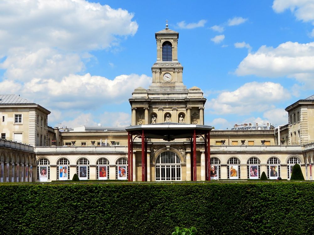 Façade de la chapelle de l'Hôpital Lariboisière