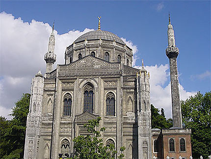 Pertevniyal Valide Sultan Camii