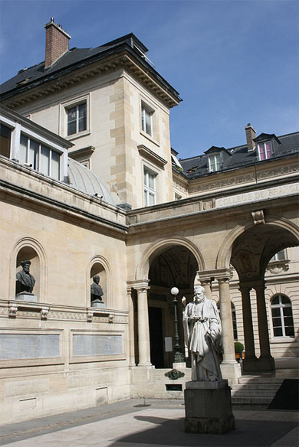 Statue de Guillaume Budé