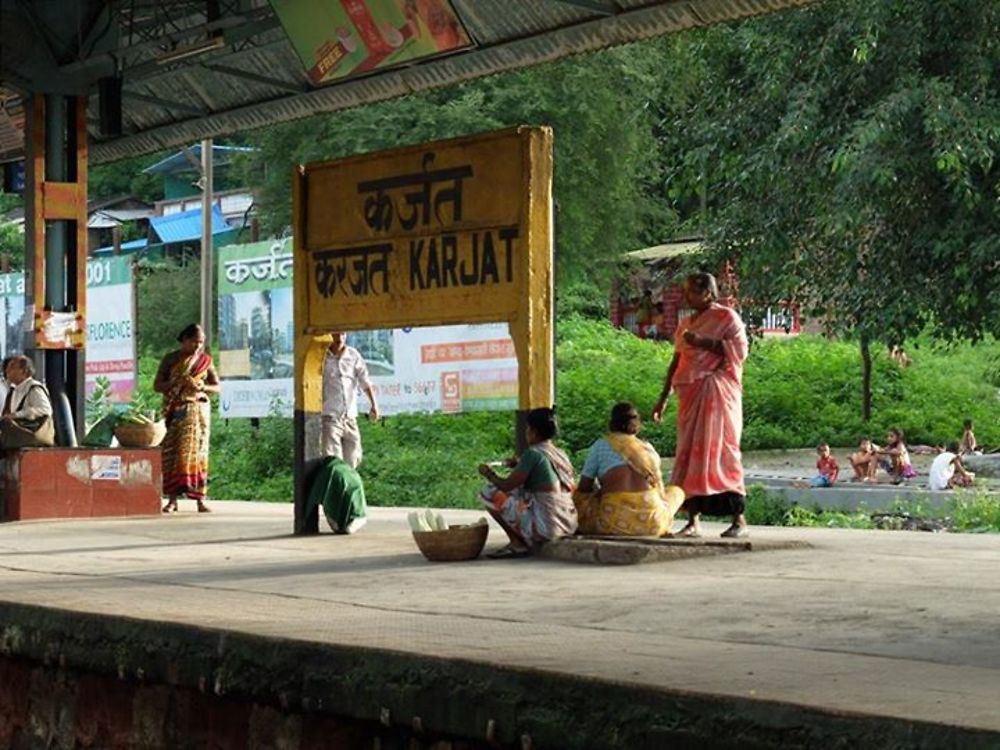 Scène de gare à Karjat