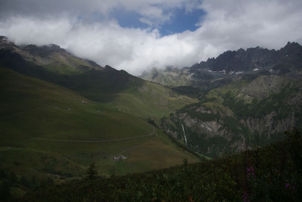 Le Grand Combin s'enneige en juillet