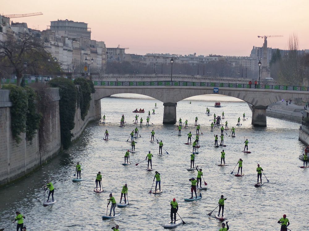 Au loin pont de l'Archevêché 