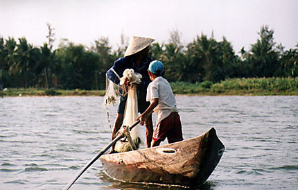 pêcheurs sur la rivière des parfums