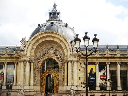Façade du Petit Palais 