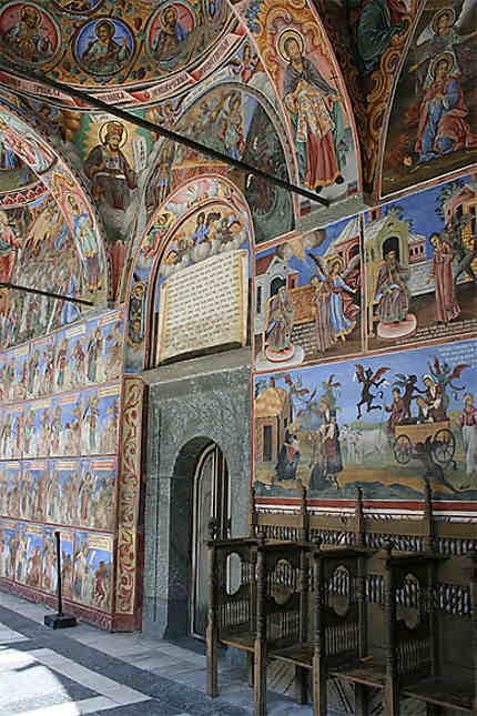 Eglise couverte de fresques