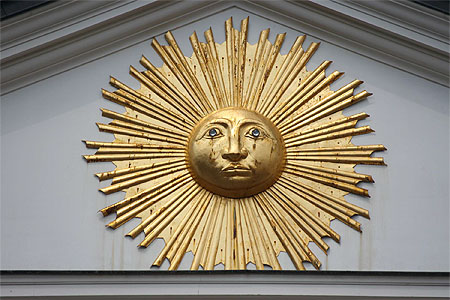Lille - Grand-Place - Le soleil rayonne et pleure... Lille - Grand-Place - Le soleil rayonne et pleure...