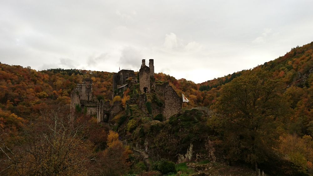 La forteresse et son étendard