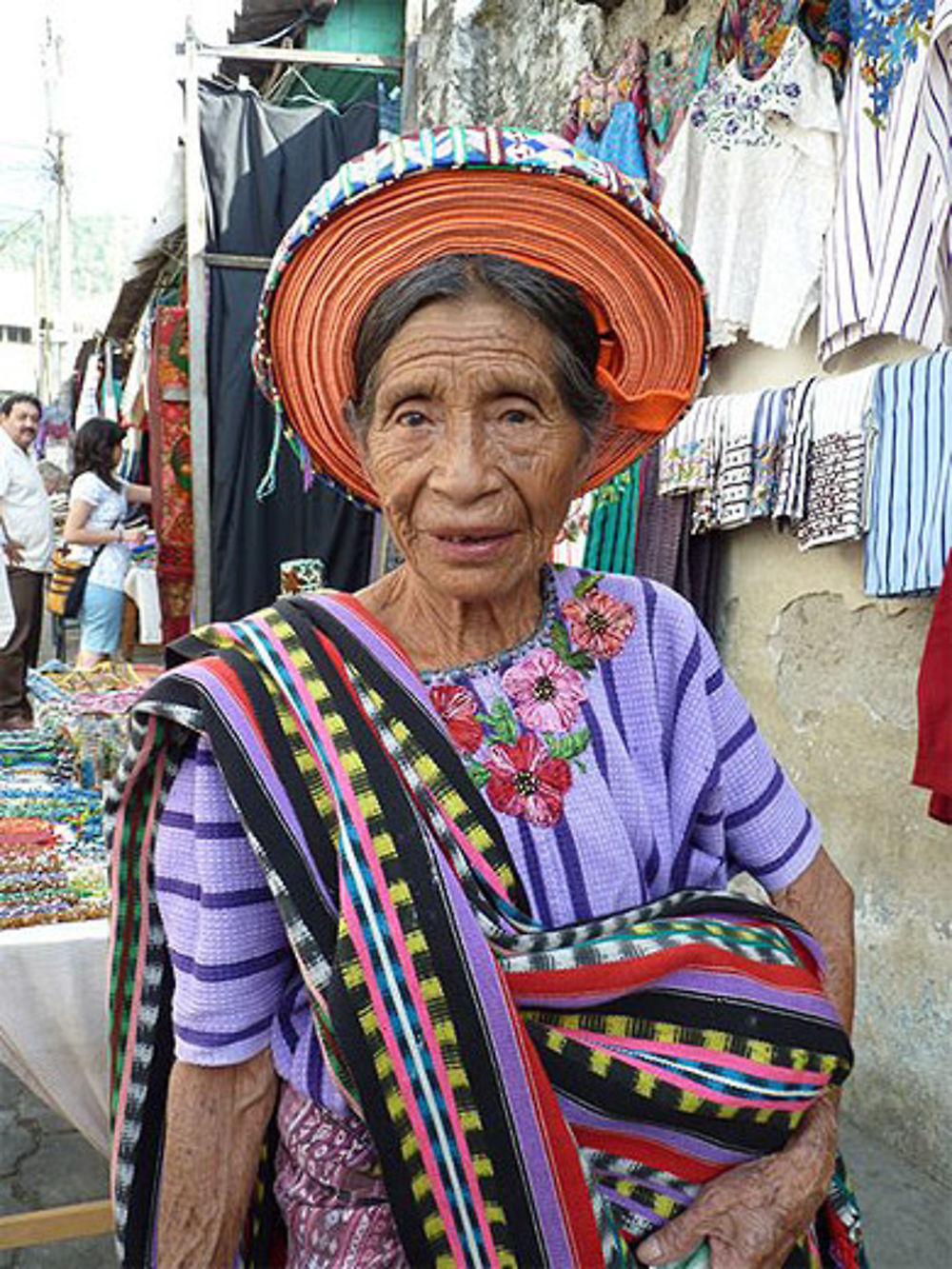 Femme en costume traditionnel