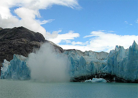 Gigantesque éclaboussure d'eau Gigantesque éclaboussure d'eau
