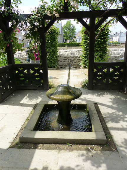 La fontaine du Jardin du Prieuré 