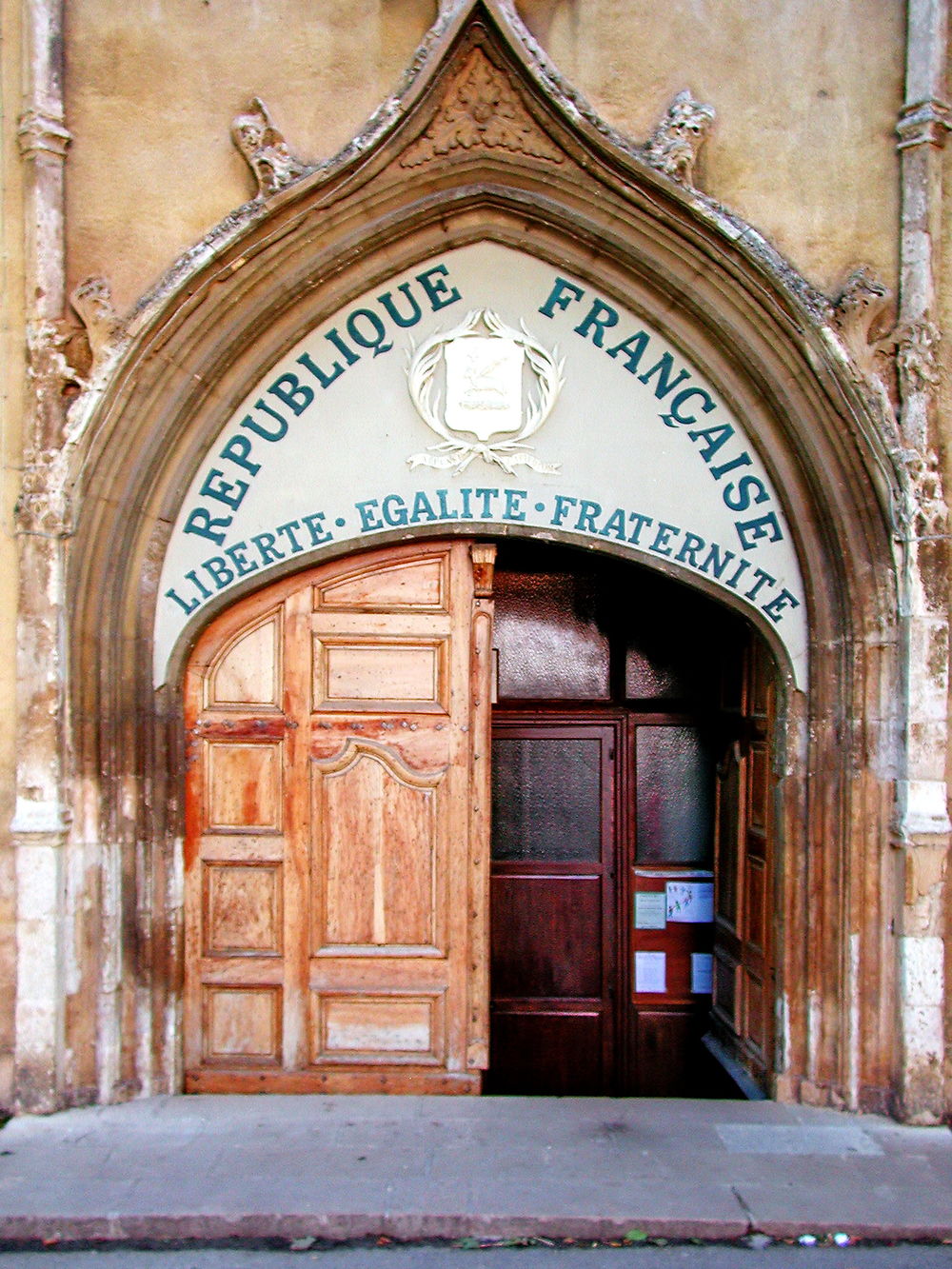 Mairie dans l'église