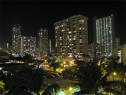 Honolulu by night