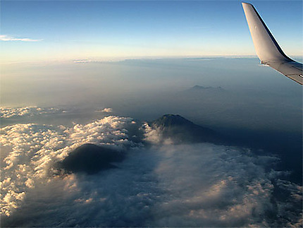 Vue aérienne de la chaine des volcans