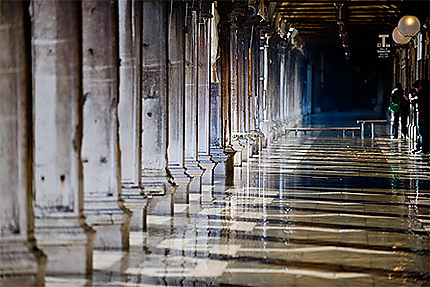 Acqua alta sous les arcades