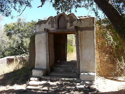 Porte d'entrée de l'église Medani Alem Addi Kesho