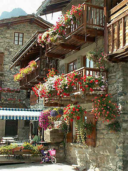 Village de Bonneval-sur-Arc - village classé parmi les &quot;Plus beaux Villages de France&quot;