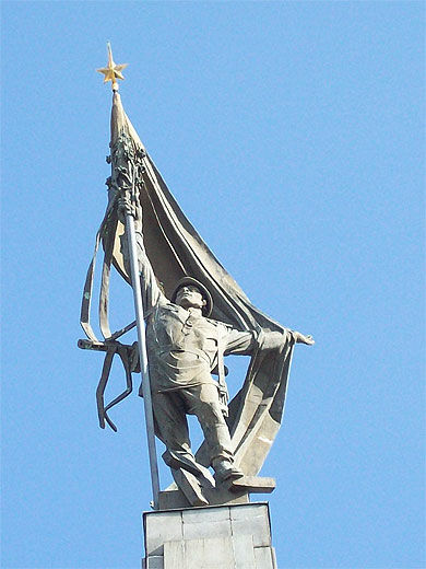 Slavin : statue 