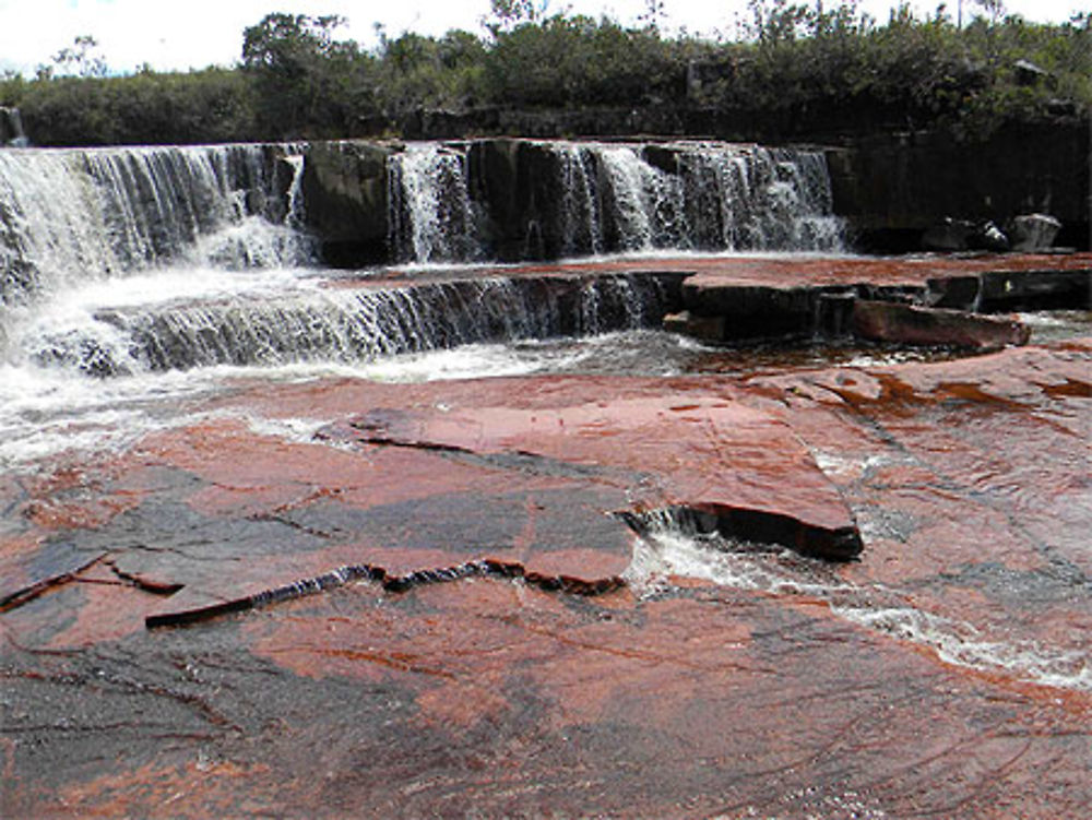 Rivière sur lit de jaspe