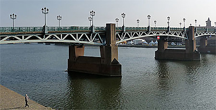 Le passant du Pont Saint-Pierre