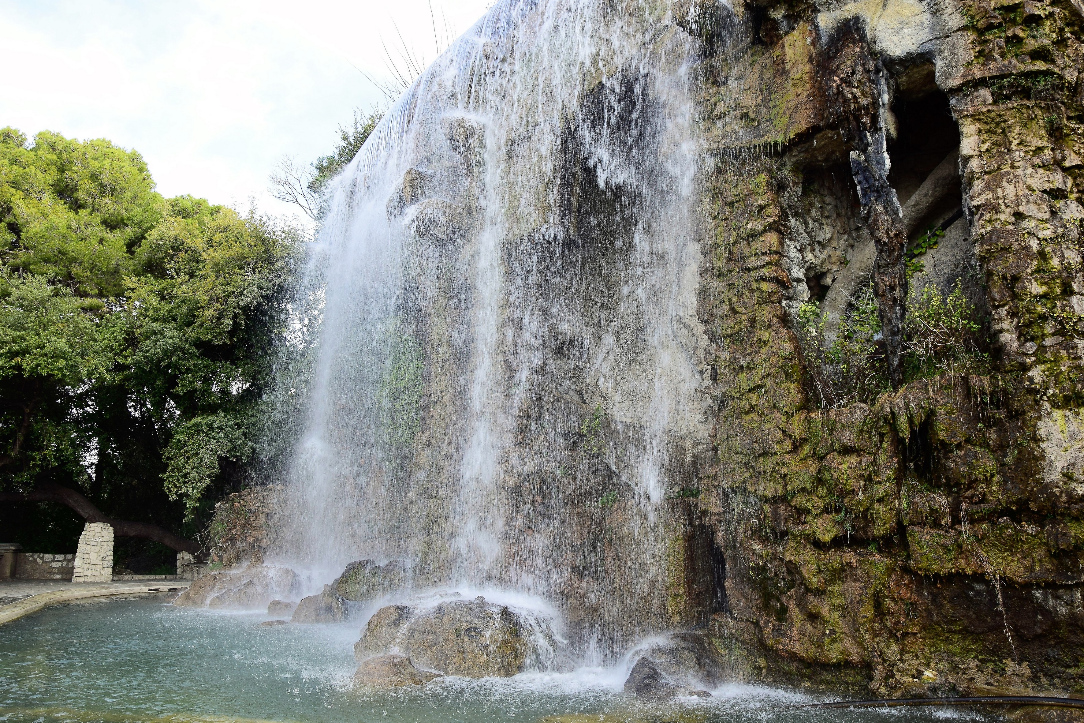 Cascade du parc de la colline du château à Nice Cascade du parc de la colline du château à Nice