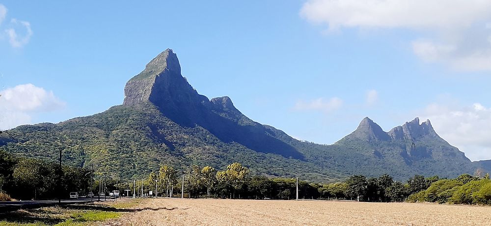 Montagnes du Rempart et des Trois mamelles