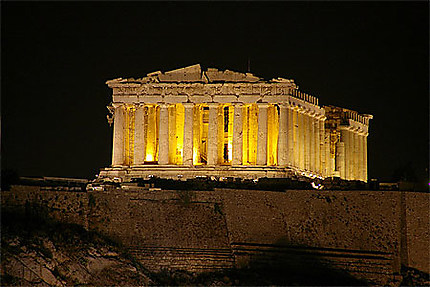 Le Parthénon de nuit