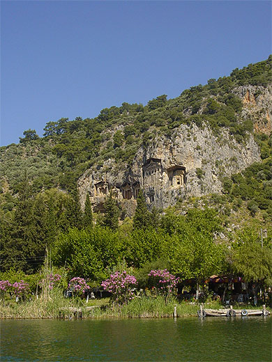 Tombeaux lyciens à Kaunos Tombeaux lyciens à Kaunos