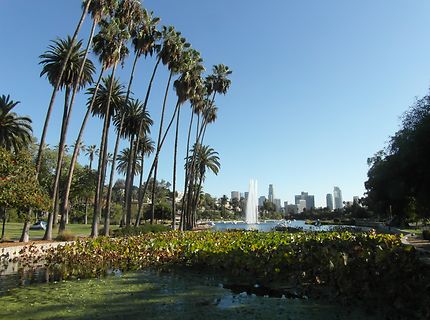 Downtown L.A. vu d'Echo Park Lake
