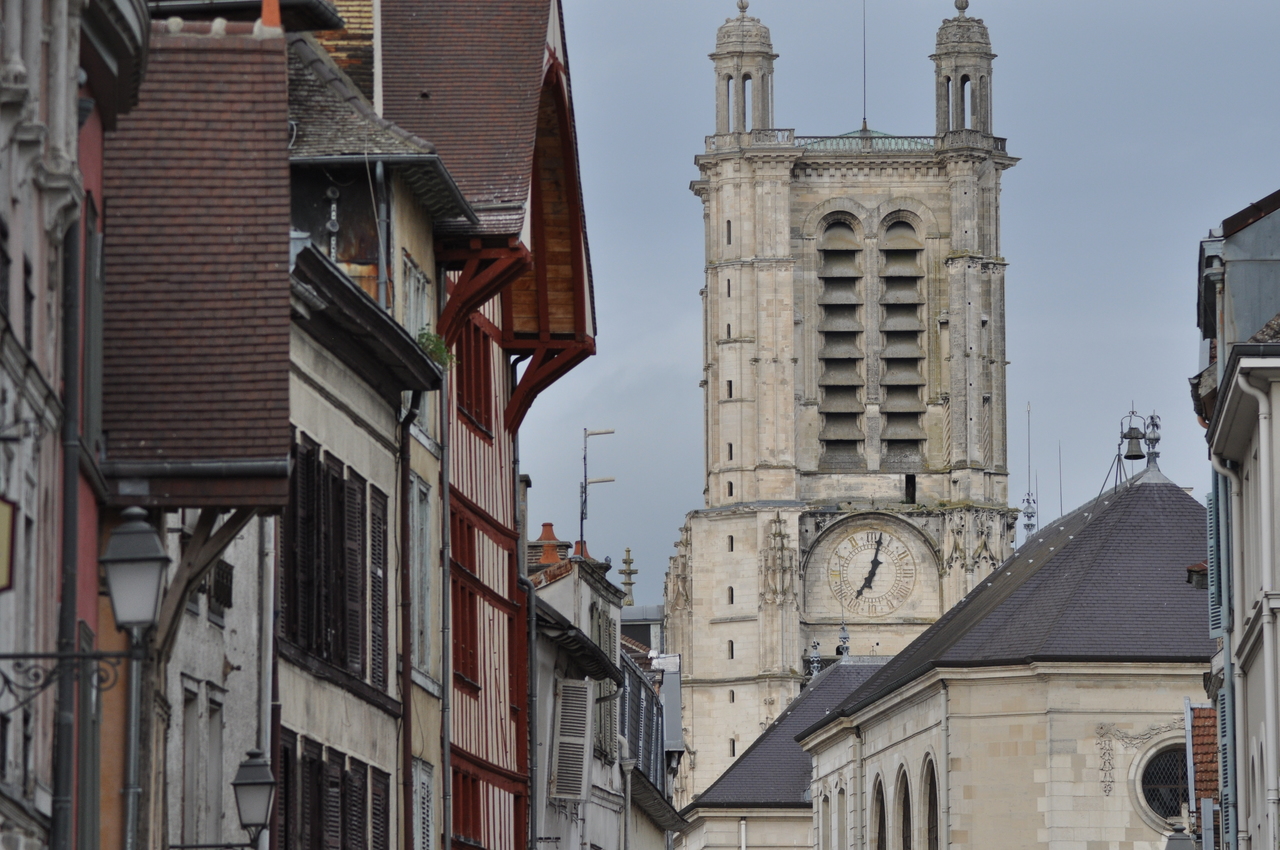 Clocher de la cathédrale St-Pierre et St-Paul Clocher de la cathédrale St-Pierre et St-Paul