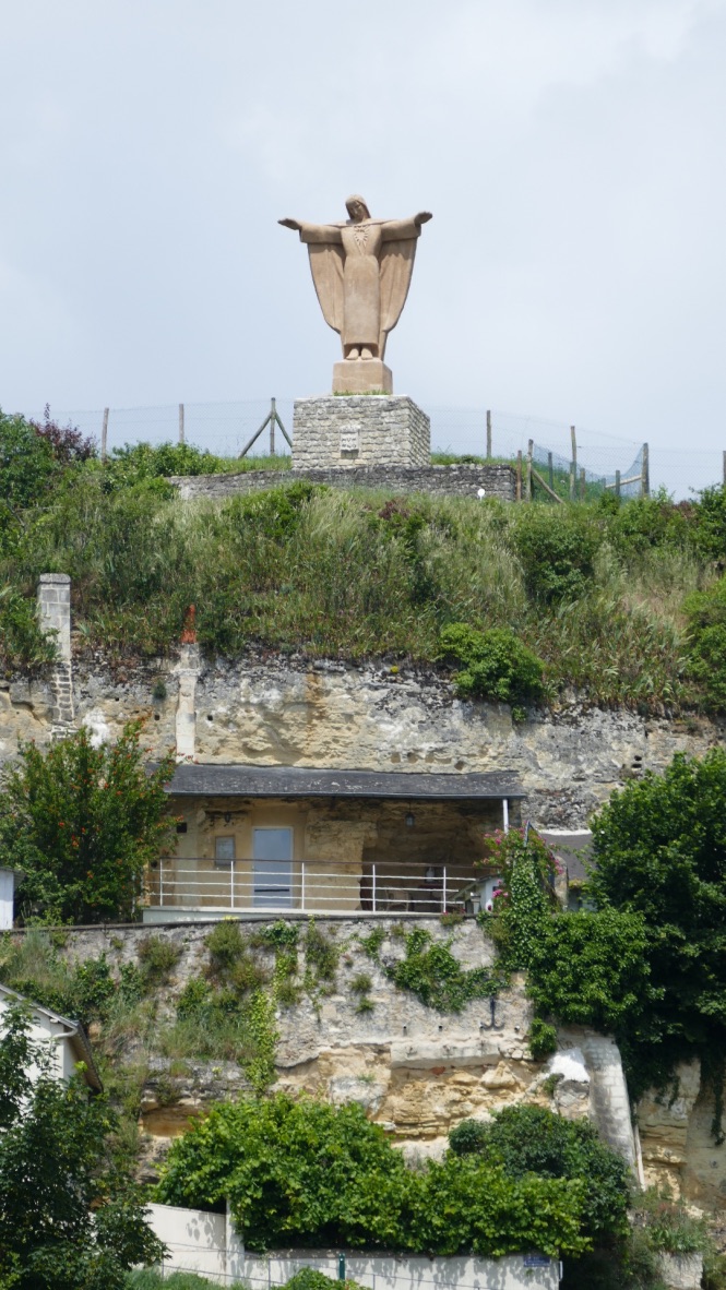 Statue du Sacré-Coeur : le Corcovado de Chinon Statue du Sacré-Coeur : le Corcovado de Chinon