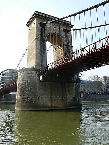 Le pilier du pont Masaryk, sur la Saone à Lyon