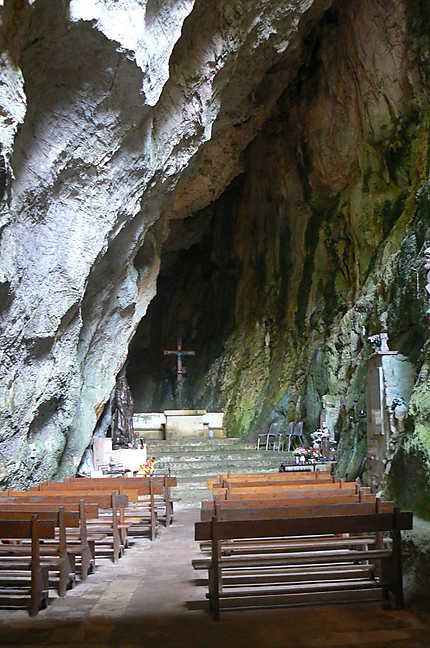 Intérieur du monastère de Galamus