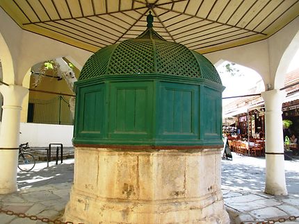 Fontaine dans le quartier turc de Rhodes