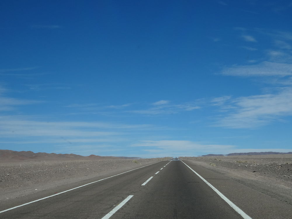 Route et mirage d'Atacama, Chili