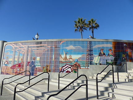 Un mur décoré sur Huntington Beach