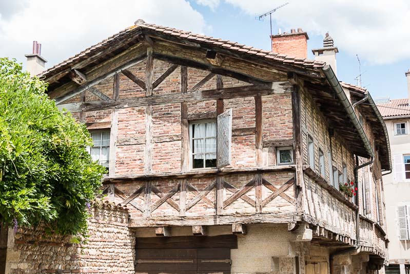 BourgenBresse, maison en encorbellement BourgenBresse Ain — free download