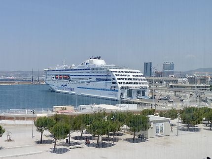 Le port vu de la Villa Méditerranée 