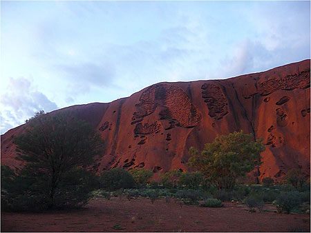Uluru au lever du soleil Uluru au lever du soleil