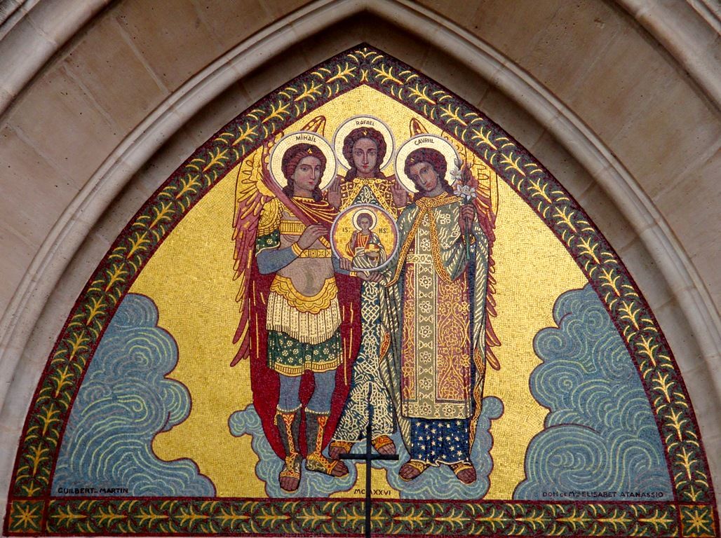 Mosaïque du tympan (les trois archanges.)